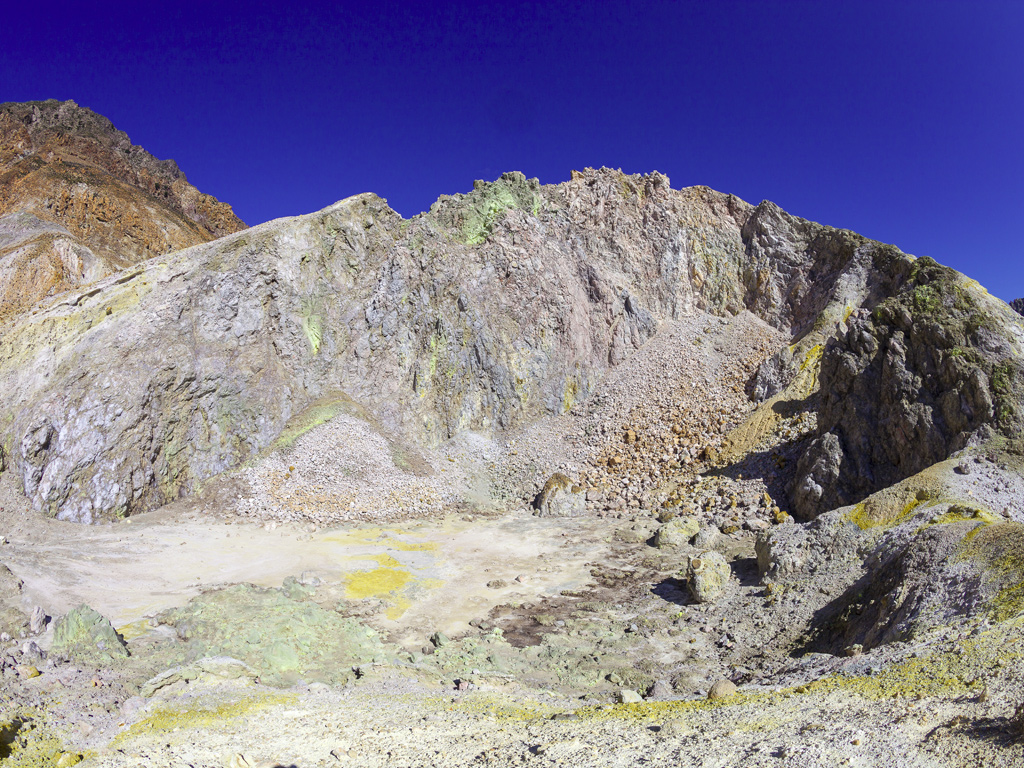 The half of the lavadome of Polyvotis crater in the caldera of Nisyros volcano. (Photo: Tobias Schorr)
