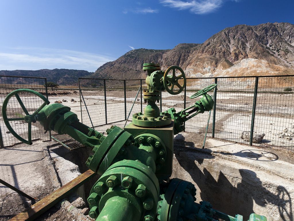 Former geothermal power station in the caldera of Nisyros. (Photo: Tobias Schorr)